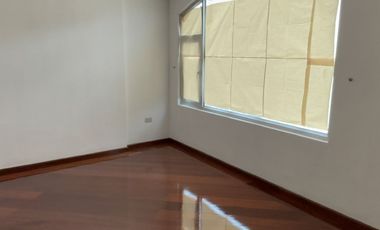 VENTA DE CASA FAMILIAR DE DOS PISOS EN AMBATO-SECTOR HUACHO SOLIS
