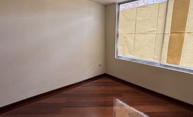 VENTA DE CASA FAMILIAR DE DOS PISOS EN AMBATO-SECTOR HUACHO SOLIS