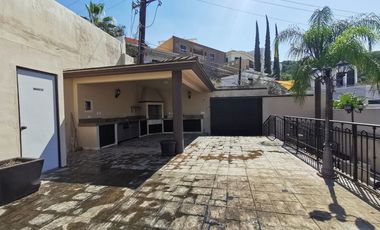 En Renta! Residencia Estilo Toscana en Contry la Silla amueblado y equipado