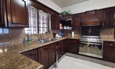 En Renta! Residencia Estilo Toscana en Contry la Silla amueblado y equipado