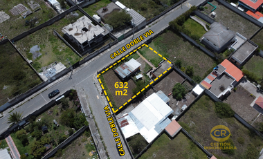 Propiedad Esquinera de 632 m2, en Calderón, Sector Colegio Municipal del Milenio