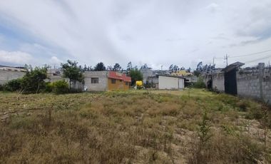 Propiedad Esquinera de 632 m2, en Calderón, Sector Colegio Municipal del Milenio