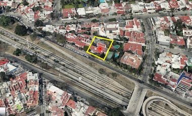 En Venta Sobre Calzada Lázaro Cárdenas, Jardines del Bosque, Guadalajara