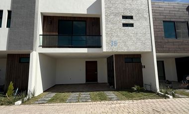 HERMOSA CASA EN ALTANA RESIDENCIAL, MUY CERCA DE PLAZA SAN DIEGO