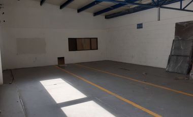 BODEGA CON OFICINAS DE 731 M. MUY CENTRICA AREA SUR PONIENTE