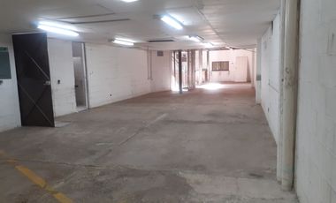 BODEGA CON OFICINAS DE 731 M. MUY CENTRICA AREA SUR PONIENTE