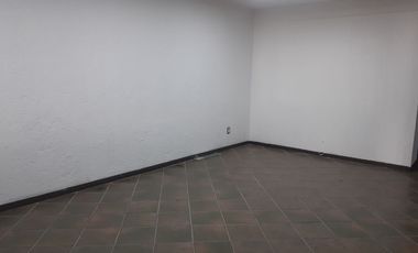 BODEGA CON OFICINAS DE 731 M. MUY CENTRICA AREA SUR PONIENTE