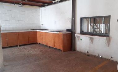 BODEGA CON OFICINAS DE 731 M. MUY CENTRICA AREA SUR PONIENTE