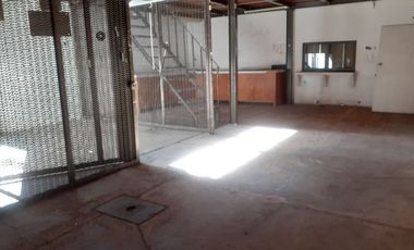 BODEGA CON OFICINAS DE 731 M. MUY CENTRICA AREA SUR PONIENTE