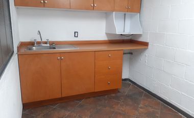 BODEGA CON OFICINAS DE 731 M. MUY CENTRICA AREA SUR PONIENTE