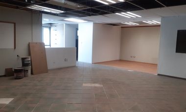 BODEGA CON OFICINAS DE 731 M. MUY CENTRICA AREA SUR PONIENTE