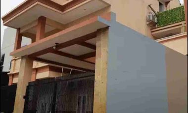 Rumah ala Villa dg Fasilitas Kolam Renang
