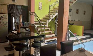 Rumah ala Villa dg Fasilitas Kolam Renang