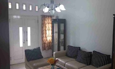 Rumah ala Villa dg Fasilitas Kolam Renang