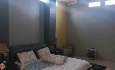 Rumah ala Villa dg Fasilitas Kolam Renang