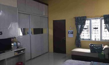 Rumah ala Villa dg Fasilitas Kolam Renang