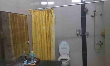 Rumah ala Villa dg Fasilitas Kolam Renang