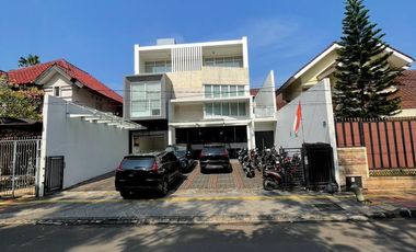DIJUAL BANGUNAN KANTOR 3 LANTAI DI JALAN RAYA ANGGREK LOKA BSD FULL FURNISHED