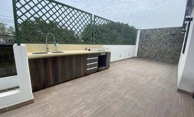 VENTA AMPLIA CASA REMODELADA 4 DORM- GARAGE 4 AUTOS URB LA CAPULLANA - SURCO