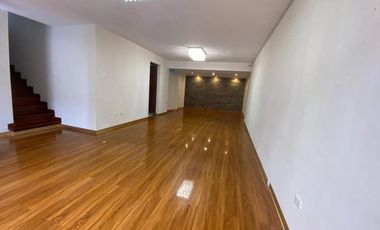 VENTA AMPLIA CASA REMODELADA 4 DORM- GARAGE 4 AUTOS URB LA CAPULLANA - SURCO