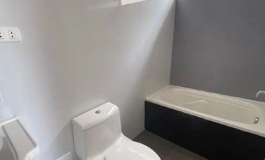 VENTA AMPLIA CASA REMODELADA 4 DORM- GARAGE 4 AUTOS URB LA CAPULLANA - SURCO