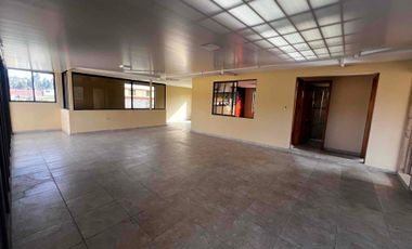 amplia propiedad en venta edificio casa en venta con terreno y área verde sector MONAY con departamentos full renteros