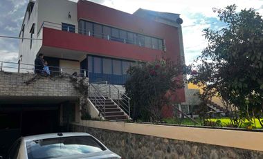 amplia propiedad en venta edificio casa en venta con terreno y área verde sector MONAY con departamentos full renteros