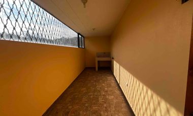 amplia propiedad en venta edificio casa en venta con terreno y área verde sector MONAY con departamentos full renteros