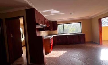 amplia propiedad en venta edificio casa en venta con terreno y área verde sector MONAY con departamentos full renteros