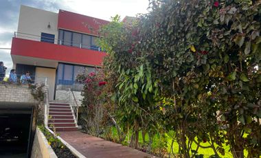 amplia propiedad en venta edificio casa en venta con terreno y área verde sector MONAY con departamentos full renteros