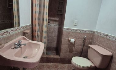 Suite Amoblada en Alquiler en Lomas de Urdesa, Planta Baja, 1 Habitación, 1 Baño, Garaje.