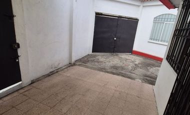 Suite Amoblada en Alquiler en Lomas de Urdesa, Planta Baja, 1 Habitación, 1 Baño, Garaje.