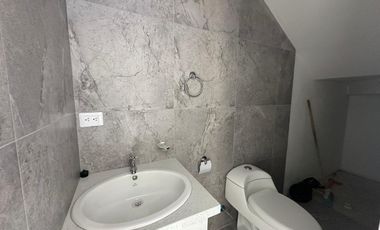 AMPLIA CASA DE LUJO EN LA MEJOR ZONA DE CHARASOL