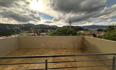 AMPLIA CASA DE LUJO EN LA MEJOR ZONA DE CHARASOL