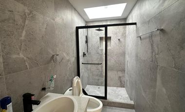 AMPLIA CASA DE LUJO EN LA MEJOR ZONA DE CHARASOL