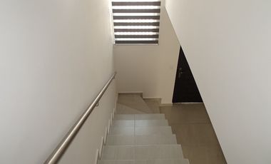 Casa en renta en Valle Azul Apodaca Nuevo León frente a parque.