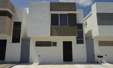 Casa en renta en Valle Azul Apodaca Nuevo León frente a parque.