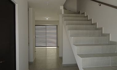 Casa en renta en Valle Azul Apodaca Nuevo León frente a parque.