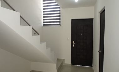 Casa en renta en Valle Azul Apodaca Nuevo León frente a parque.