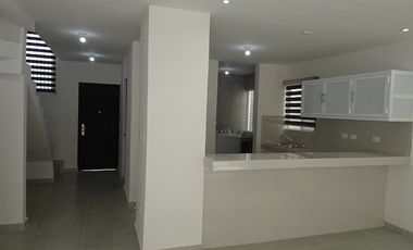 Casa en renta en Valle Azul Apodaca Nuevo León frente a parque.