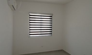 Casa en renta en Valle Azul Apodaca Nuevo León frente a parque.