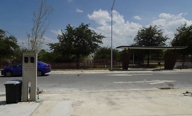 Casa en renta en Valle Azul Apodaca Nuevo León frente a parque.