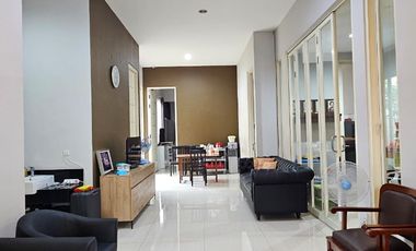 Rumah Manyar Minimalis