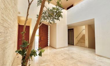 LA HERRADURA: SE VENDE Casa con ELEVADOR.  740 m2 de Terreno y 943 m2 de Construcción