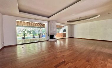 LA HERRADURA: SE VENDE Casa con ELEVADOR.  740 m2 de Terreno y 943 m2 de Construcción