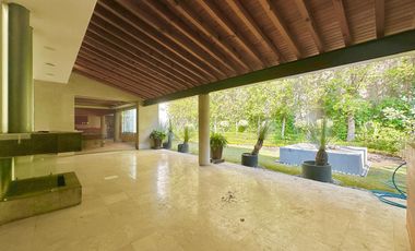 LA HERRADURA: SE VENDE Casa con ELEVADOR.  740 m2 de Terreno y 943 m2 de Construcción