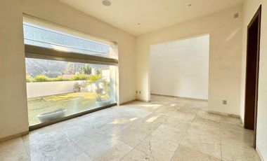 LA HERRADURA: SE VENDE Casa con ELEVADOR.  740 m2 de Terreno y 943 m2 de Construcción