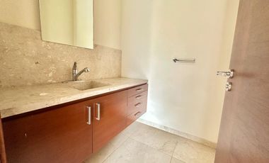 LA HERRADURA: SE VENDE Casa con ELEVADOR.  740 m2 de Terreno y 943 m2 de Construcción