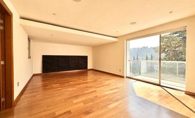 LA HERRADURA: SE VENDE Casa con ELEVADOR.  740 m2 de Terreno y 943 m2 de Construcción