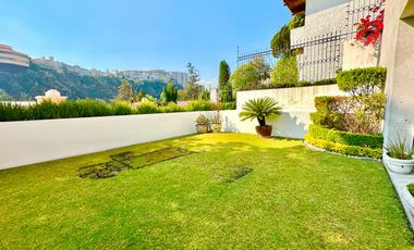 LA HERRADURA: SE VENDE Casa con ELEVADOR.  740 m2 de Terreno y 943 m2 de Construcción